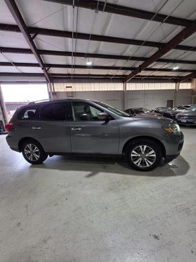 2019 Nissan Pathfinder SV