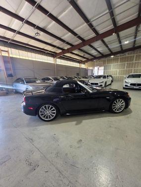 2017 FIAT 124 Spider Base