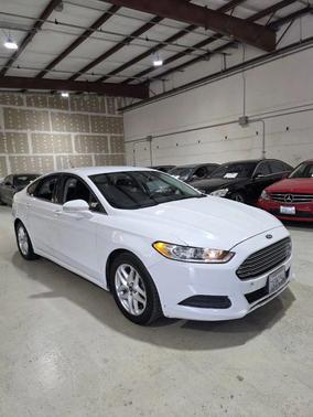 White 2016 Ford Fusion SE