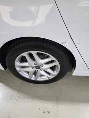 White 2016 Ford Fusion SE