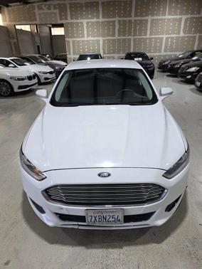 White 2016 Ford Fusion SE
