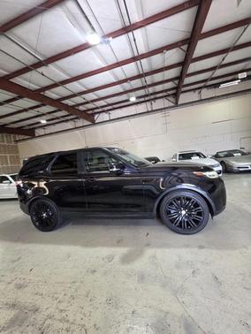 2017 Land Rover Discovery FIRST EDITION