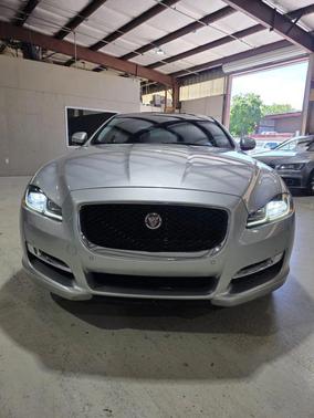 2017 Jaguar XJ XJ R-Sport