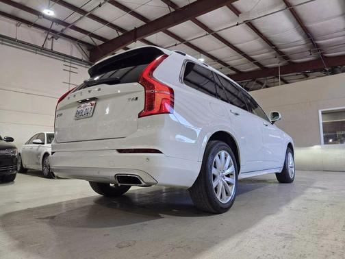 2018 Volvo XC90 T6 Momentum