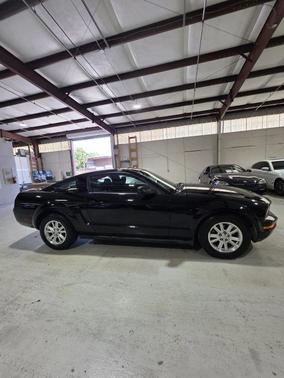 Black Clearcoat 2007 Ford Mustang Deluxe