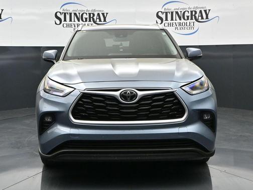 Moon Dust 2021 Toyota Highlander XLE