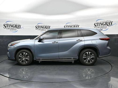 Moon Dust 2021 Toyota Highlander XLE