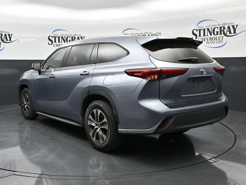 Moon Dust 2021 Toyota Highlander XLE