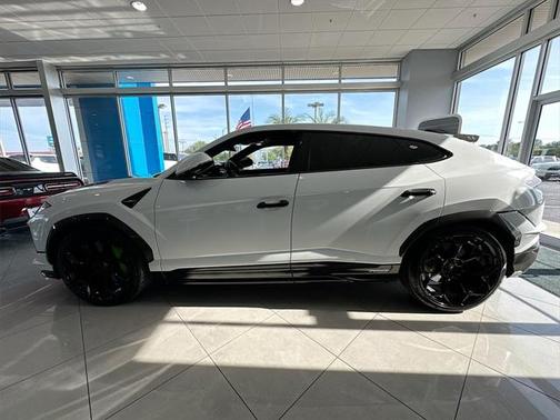 2024 Lamborghini Urus Performante