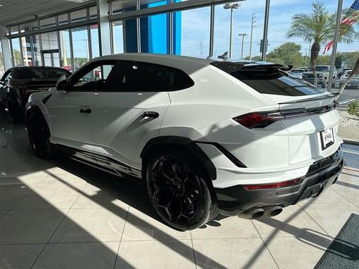2024 Lamborghini Urus Performante