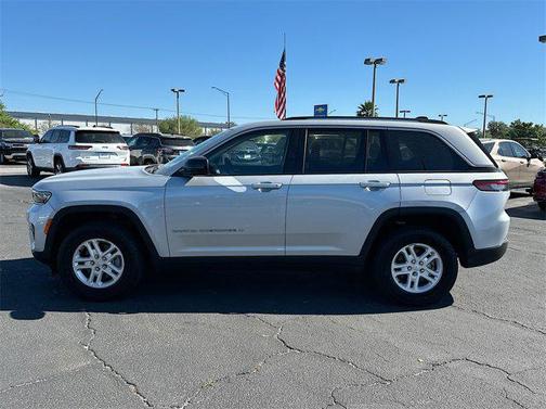 2023 Jeep Grand Cherokee Laredo