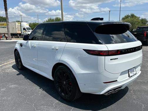 2025 Land Rover Range Rover Sport SE