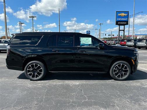 2025 Chevrolet Suburban RST
