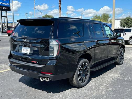 2025 Chevrolet Suburban RST
