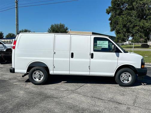 2025 Chevrolet Express 2500 RWD 2500 Regular Wheelbase WT