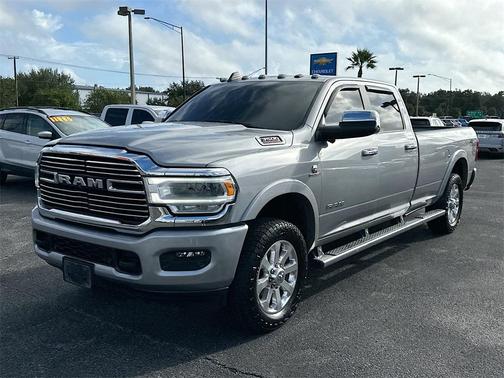 2022 RAM 3500 Laramie Crew Cab 4x4 8' Box
