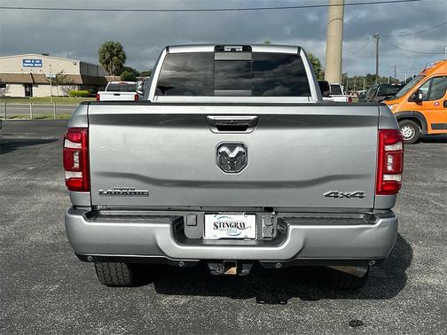 2022 RAM 3500 Laramie Crew Cab 4x4 8' Box