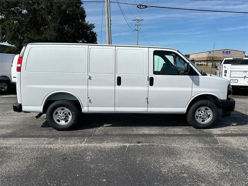 2025 Chevrolet Express 2500 RWD 2500 Regular Wheelbase WT