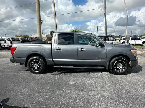 2021 Nissan Titan SV