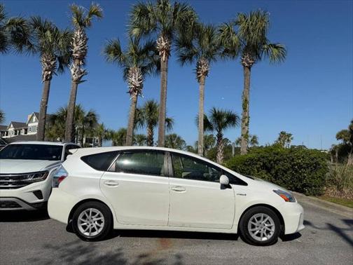 2014 Toyota Prius v Five
