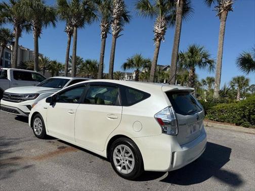 2014 Toyota Prius v Five
