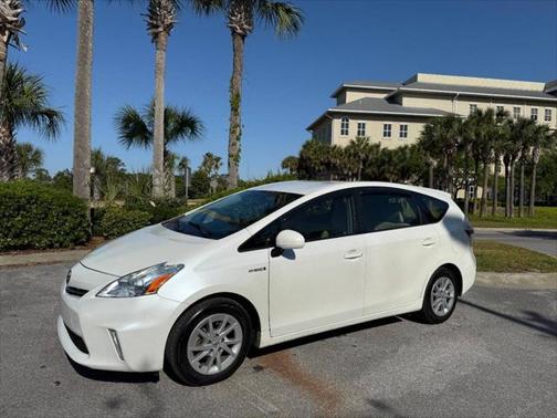 2014 Toyota Prius v Five