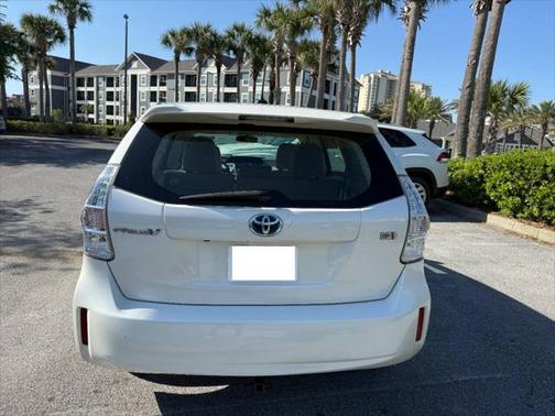 2014 Toyota Prius v Five