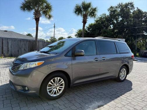 2017 Toyota Sienna XLE