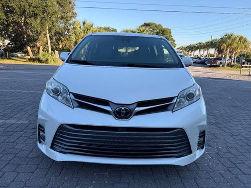 2020 Toyota Sienna XLE Premium