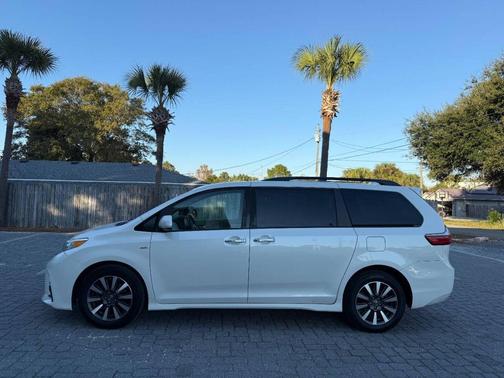 2020 Toyota Sienna XLE Premium