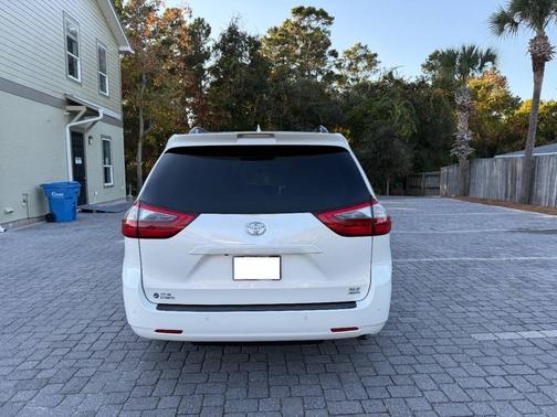 2020 Toyota Sienna XLE Premium