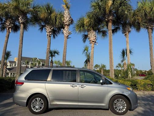 2013 Toyota Sienna XLE