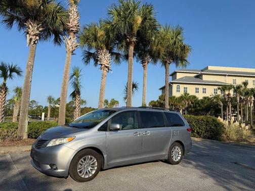 2013 Toyota Sienna XLE