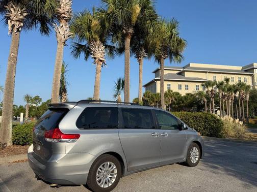 2013 Toyota Sienna XLE