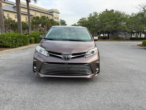 2018 Toyota Sienna XLE Premium