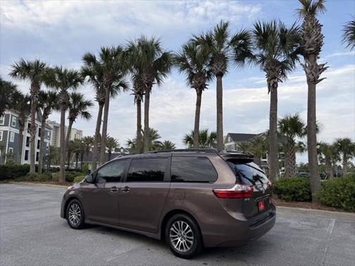 2018 Toyota Sienna XLE Premium