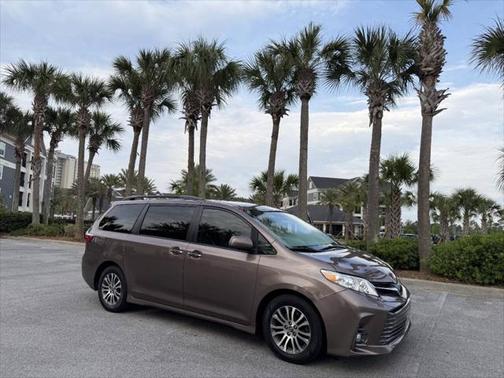 2018 Toyota Sienna XLE Premium