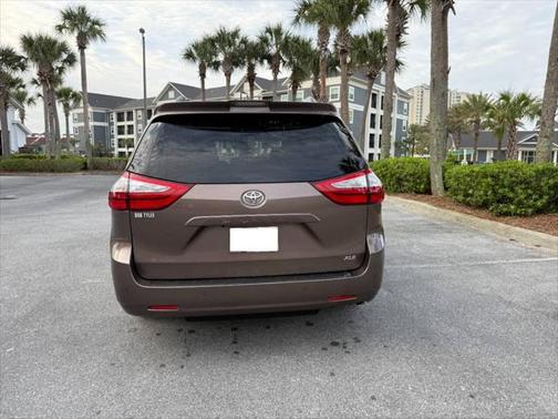 2018 Toyota Sienna XLE Premium