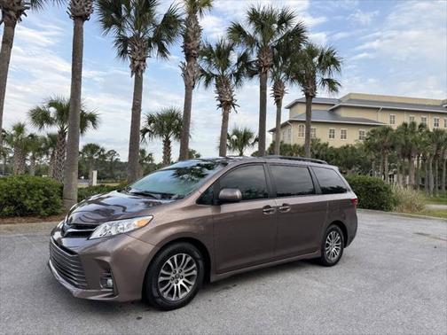 2018 Toyota Sienna XLE Premium