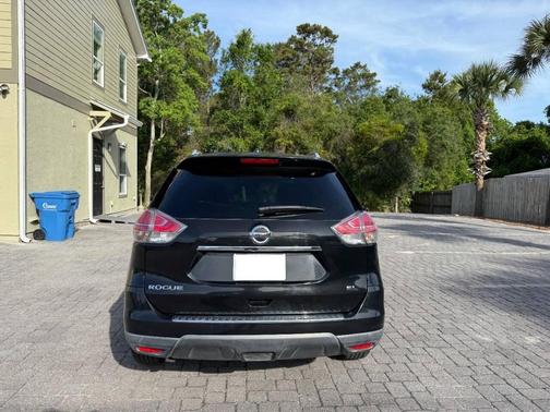 Black 2016 Nissan Rogue SL