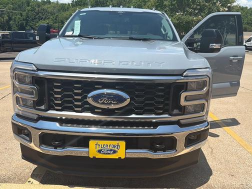 Glacier Gray Metallic Tri-Coat 2026 Ford F-350 Lariat