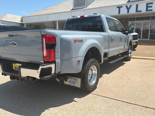 Glacier Gray Metallic Tri-Coat 2026 Ford F-350 Lariat