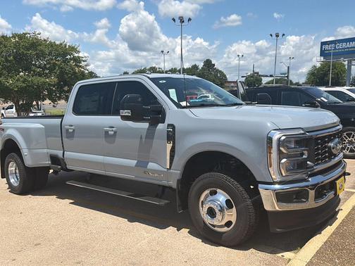 Glacier Gray Metallic Tri-Coat 2026 Ford F-350 Lariat