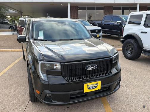 Shadow Black 2026 Ford Maverick Lobo