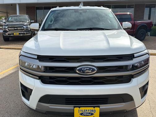 Star White Metallic Tri-Coat 2022 Ford Expedition Max XLT