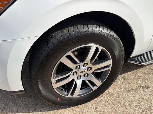 Star White Metallic Tri-Coat 2022 Ford Expedition Max XLT