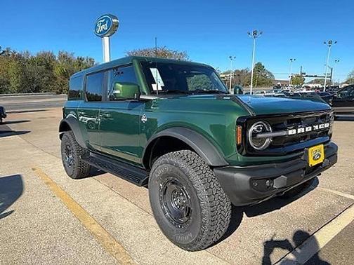 Eruption Green Metallic 2025 Ford Bronco Outer Banks SUV