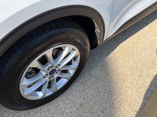 White 2020 Ford Escape SE