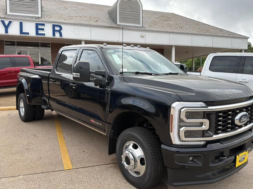 Agate Black Metallic 2026 Ford F-350 Platinum