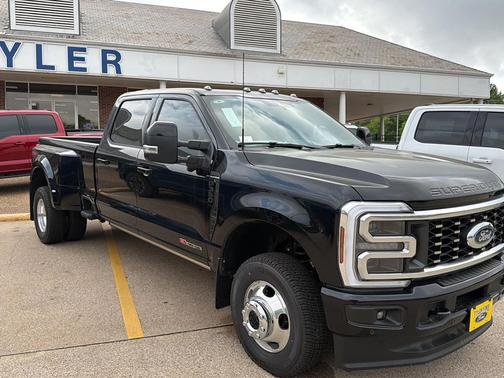 Agate Black Metallic 2026 Ford F-350 Platinum